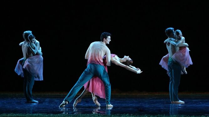 Roman Belyakov y Ekaterina Kondaurova bailan en el montaje de 'Las cuatro estaciones'.