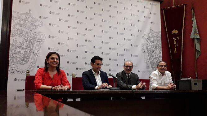 El PSOE insta a Vox a que se "retrate" y vote no en el pleno de organización municipal