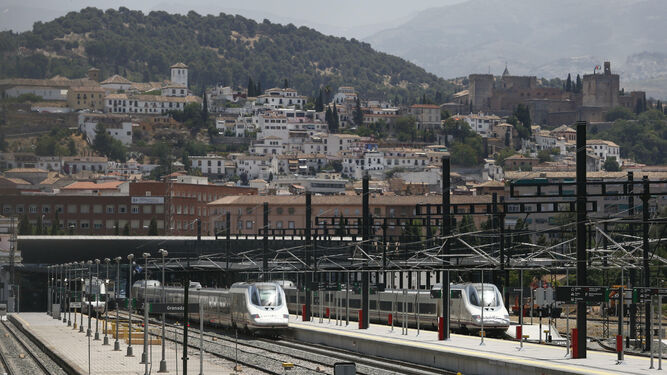 Dos trenes AVE, en la Estación de Andaluces