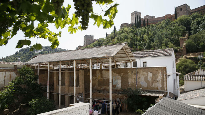 Cubierta del Maristán con la Alhambra de fondo