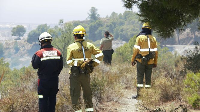 Las im&aacute;genes del incendio forestal en La Nacla de Motril