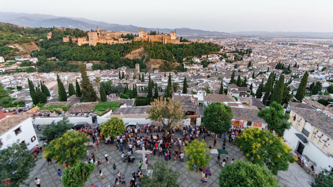 Vista del Mirador de San Nicolás y la Alhambra, uno de los puntos más turísticos