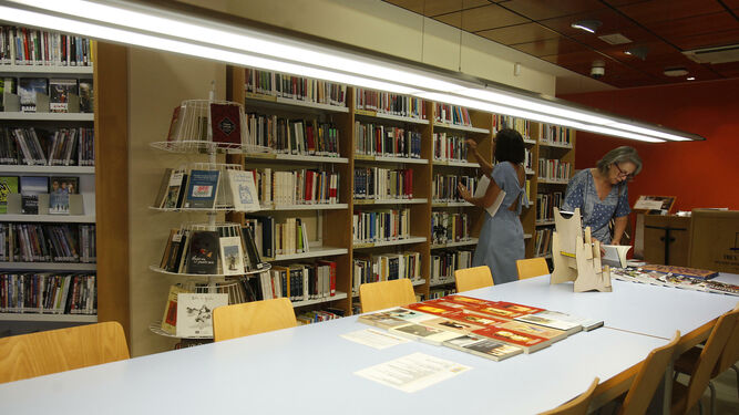 Biblioteca Fátima Mernissi que acoge los encuentros del club de lectura.