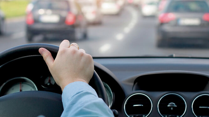 La DGT trabaja en el desarrollo de una 'app' que permitirá identificarnos con el carné de conducir.