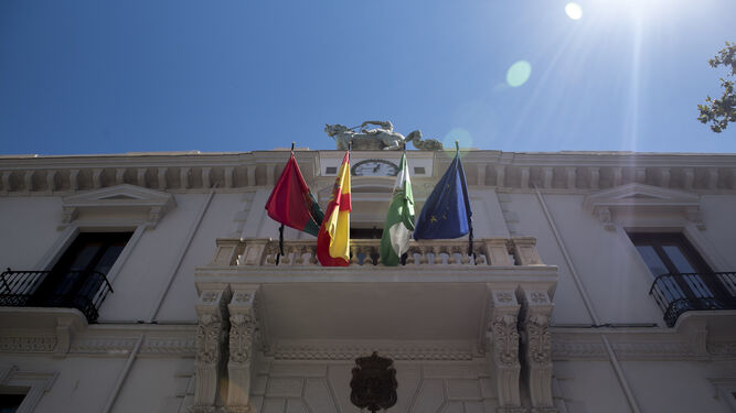 Parte de la fachada del Ayuntamiento de Granada.