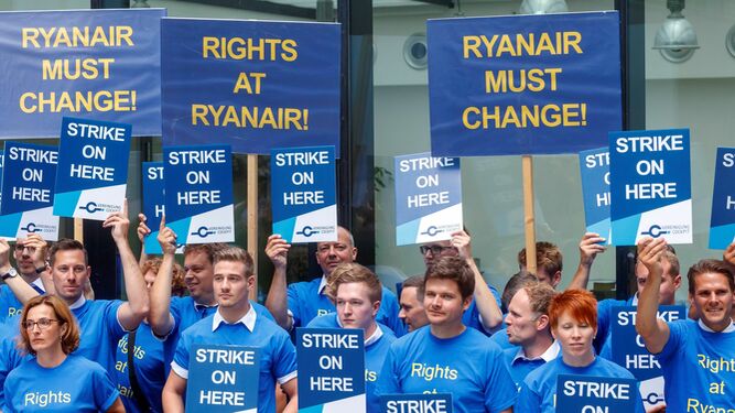Los pilotos de Ryanair durante la última huelga.