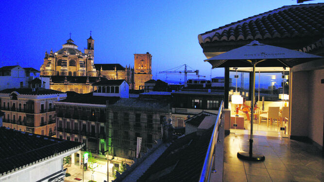 Granada lidera el crecimiento de las pernoctaciones hoteleras