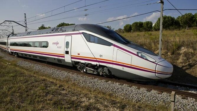 Un tren Avant de la Serie 114 de Renfe de los que circularán por Granada