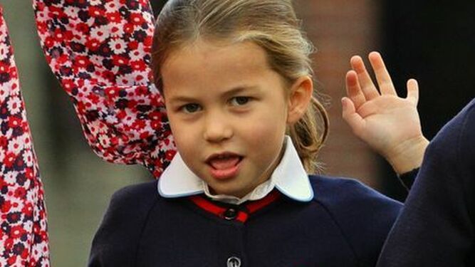 La princesa Carlota, en su primer día de colegio.