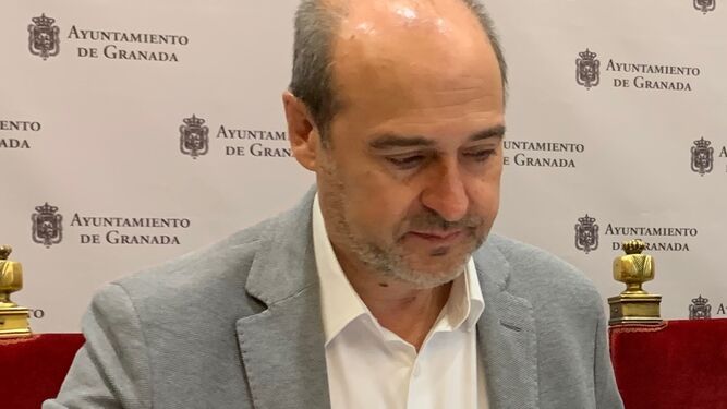 El PSOE critica que los pliegos de la ayuda a domicilio se saquen "vía decreto"