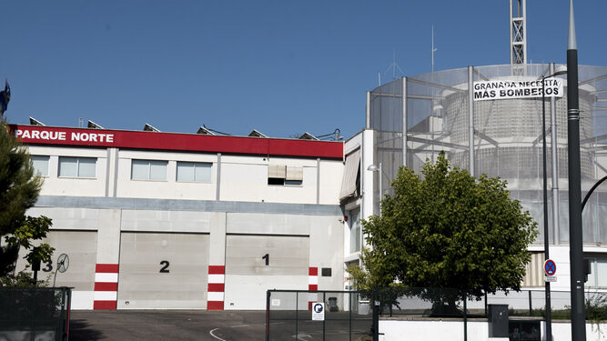 Imagen de archivo de la fachada del Parque Norte de Bomberos de Granada.