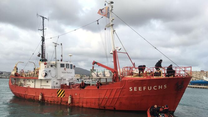 El barco, que ahora está atracado en Algeciras, que se pretende instalar en San Juan de Aznalfarache como centro didáctico y de formación en rescates.