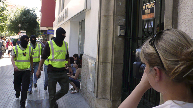 Agentes de la Guardia Civil, durante una intervención policial en Mallorca.