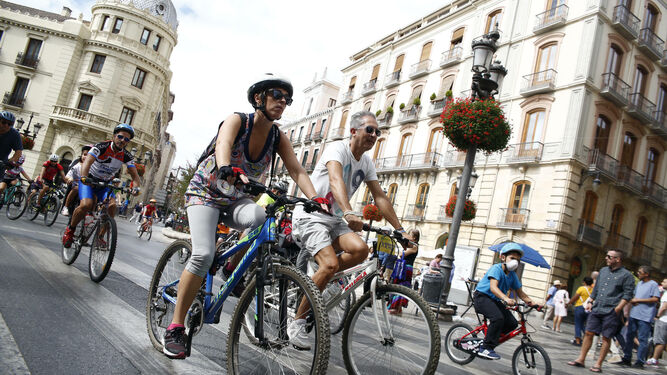 Granada, una fiesta a la carrera o en bicicleta
