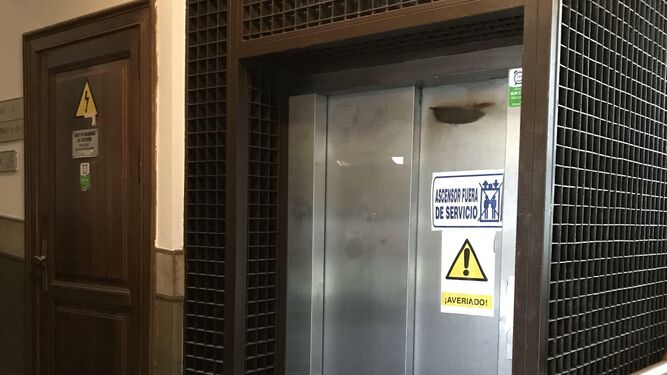 El Ayuntamiento tendrá nuevo ascensor tras más de dos años averiado