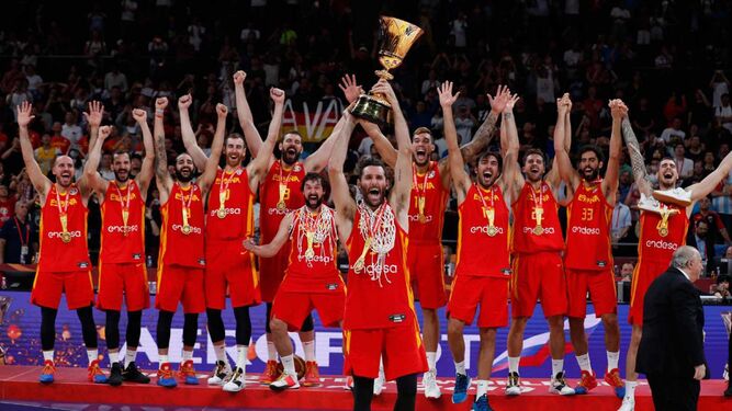 La selección de baloncesto al proclamarse campeona mundial