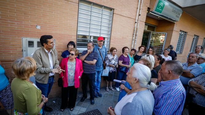 El PSOE se suma a la campaña vecinal contra el cierre del centro de salud de Mirasierra