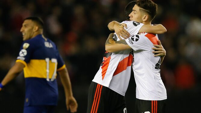 Los jugadores de River Plate celebran la victoria sobre Boca.