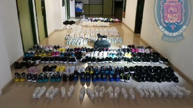La Policía consigue un 'alijo' de 290 pares de zapatillas falsificadas