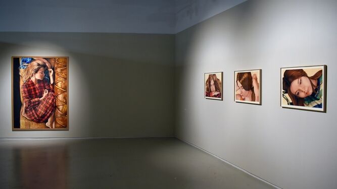 Cuatro de las obras de Ángeles Agrela expuestas en la galería Yusto/Giner.
