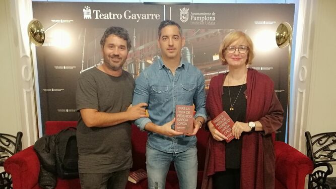 Unai Pascual, Joseba Eceolaza y Grego Navarro en la presentación del libro.
