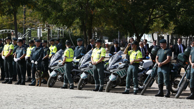 Agentes de la Guardia Civil, durante la celebración del 175 aniversario en Granada.
