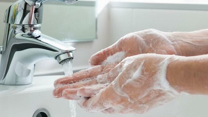 El Gobierno recomienda mantener una higiene estricta en centros de trabajo.