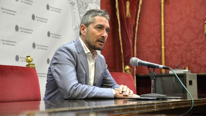 El concejal de Empleo y Emprendimiento, Manuel Olivares, durante la rueda de prensa.