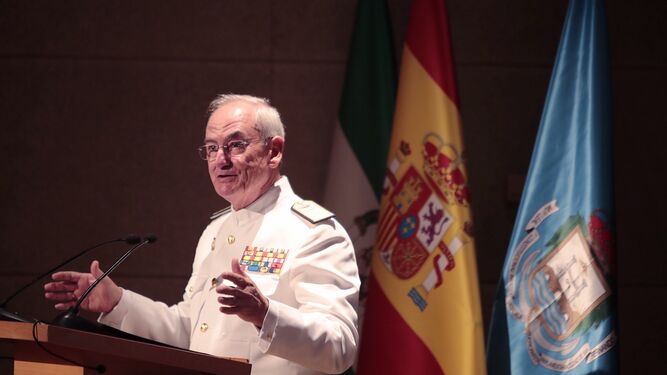 El Almirante Jefe del Estado Mayor de la Armada (AJEMA), Teodoro López Calderón, durante la conferencia que ha ofrecido en la Academia de San Romualdo.