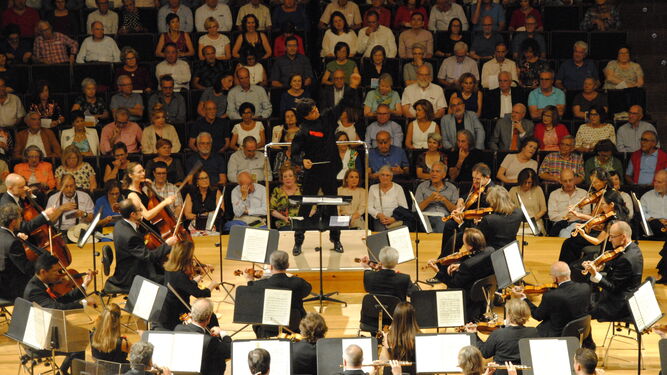 La orquesta, dirigida por Pishkar, durante su concierto inaugural de temporada.
