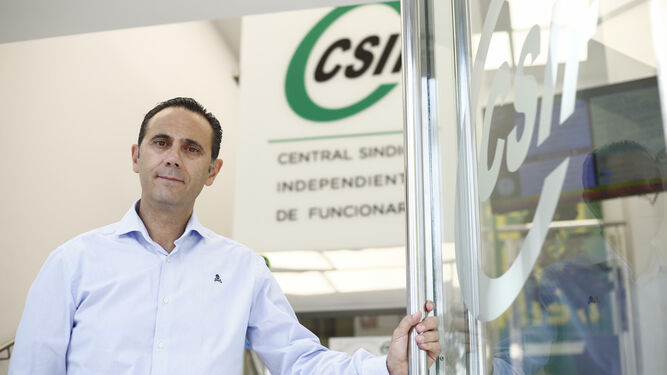 El nuevo presidente de CSIF Andalucía, Germán Girela, posa para la entrevista