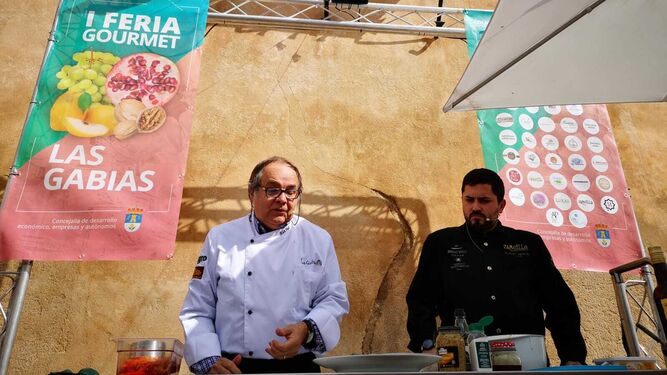 El chef Jean Paul Vinay cocina en directo en la I Feria de Gourmet de Las Gabias.