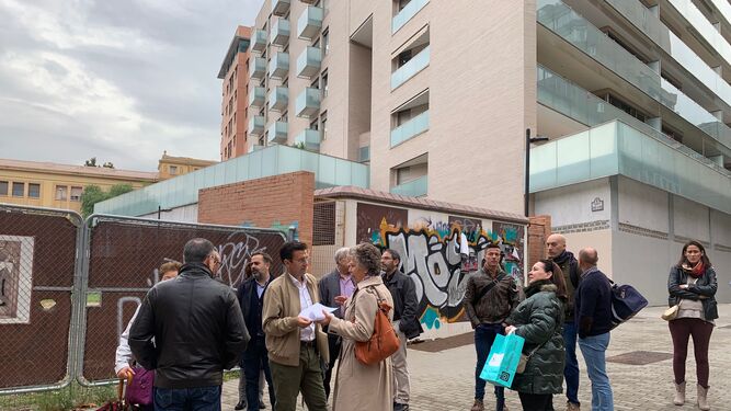 El PSOE reclama al bipartito el uso deportivo de un solar de la iglesia en San Lázaro