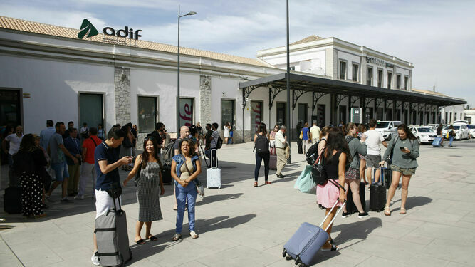¿Cuánto gastan los turistas al día en Granada?