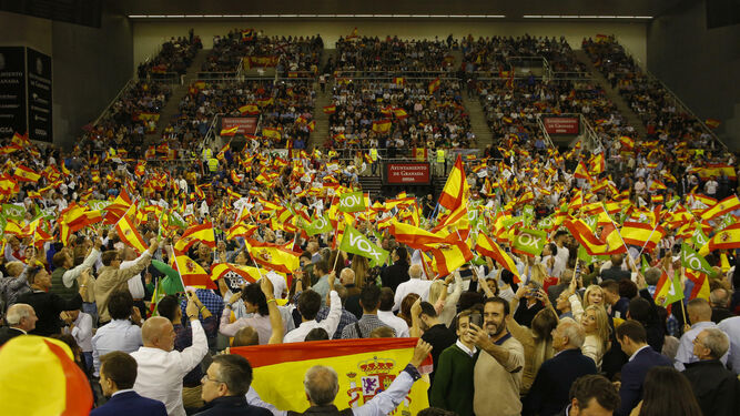 Fotos del 'llenazo' de Vox en Granada