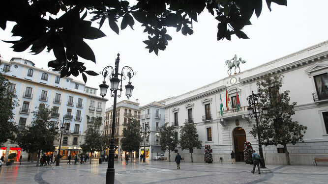 El PSOE advierte de un "tijeretazo" del 60% en las ayudas sociales municipales