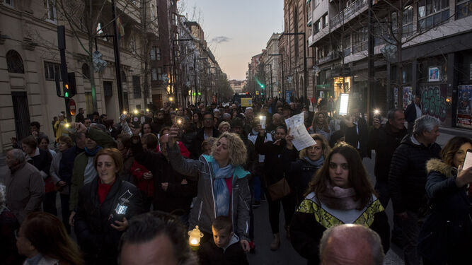 Imagen de archivo de una de las protestas por los cortes de luz en la zona Norte de Granada.