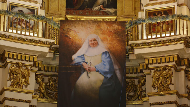 Imagen de la madre Riquelme desplegada en la Catedral