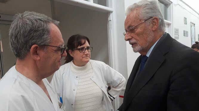 Maeztu charla con facultativos del centro de salud de la zona Norte de Granada