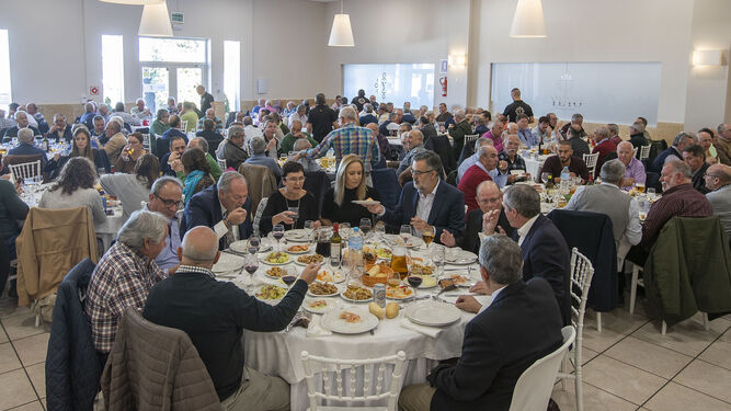 Socios del Grupo Empresa Bazán disfrutan del almuerzo convivencia organizado en Yeyo Celebraciones.