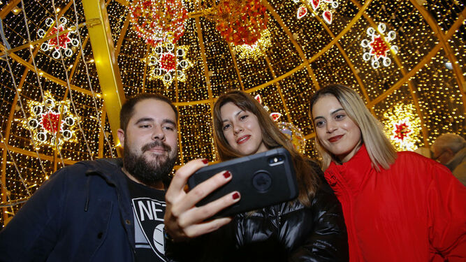 Granada se llena de luces y color con el encendido de la Navidad 2019, en im&aacute;genes