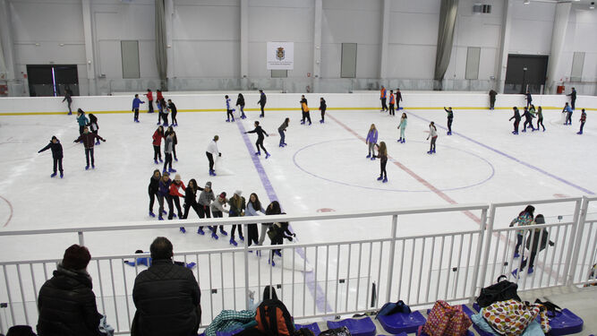 Actividades de deportes sobre hielo en el Pabellón Mulhacén