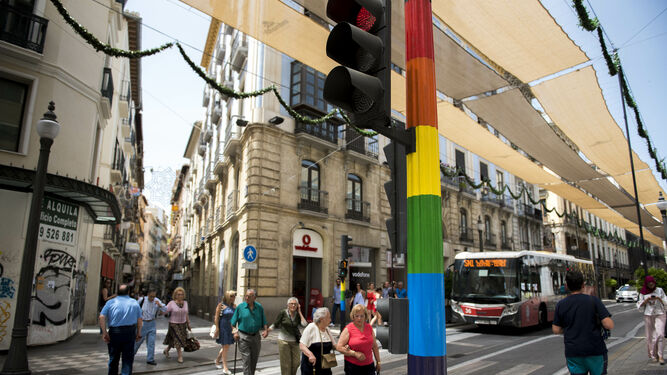 El Ayuntamiento se defiende ante el colectivo LGTBI: dedicará el color de los semáforos a "distintas causas"