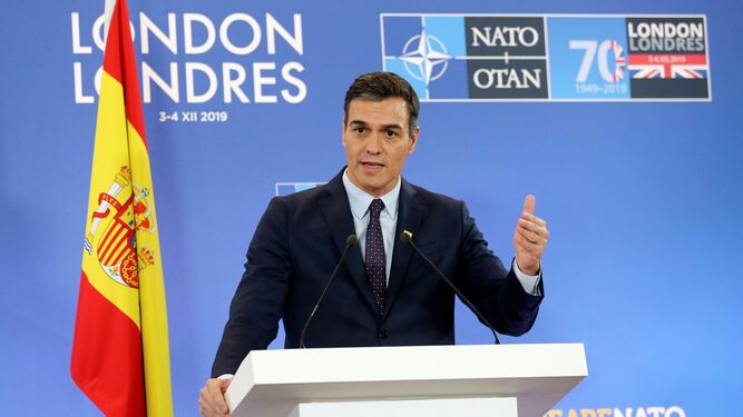 El presidente del Gobierno en funciones, Pedro Sánchez, ante los medios este miércoles en la localidad inglesa de Watford, con motivo de la cumbre de la OTAN.