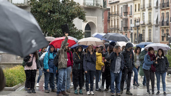 Turistas en el centro de Granada durante el último puente