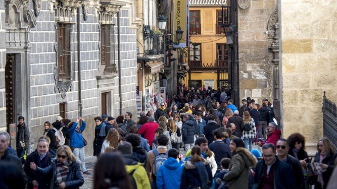 Turismo: im&aacute;genes del lleno en Granada en el primer d&iacute;a de puente