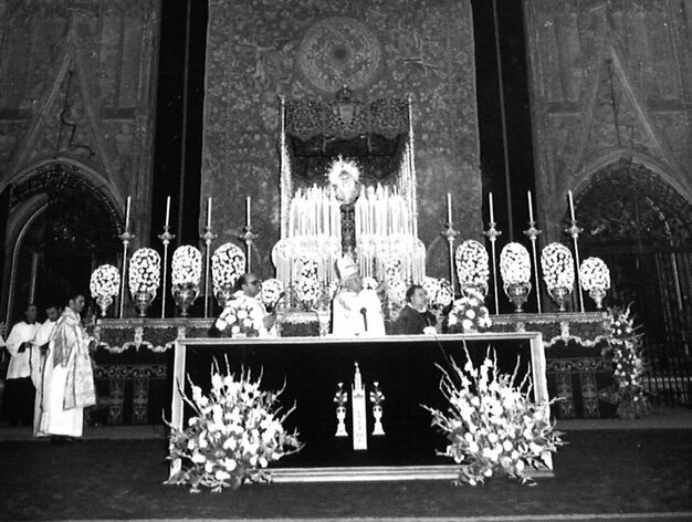 La ceremonia de coronaci&oacute;n en la Catedral.