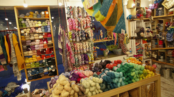 Tanana es la marca de lanas que tiñen en LolayPunto.