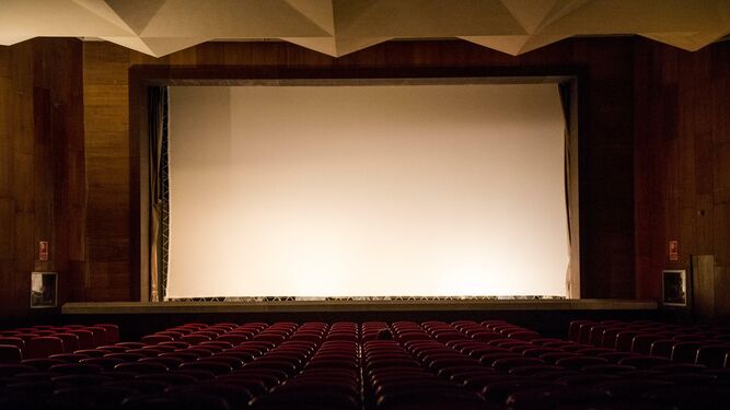 El cine Madrigal sigue en pie 60 años después de su apertura.