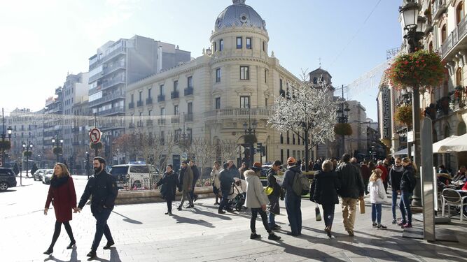 Granada rompe la tendencia a la baja y gana 254 habitantes